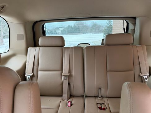 Used 2011 Cadillac Escalade Luxury image 13