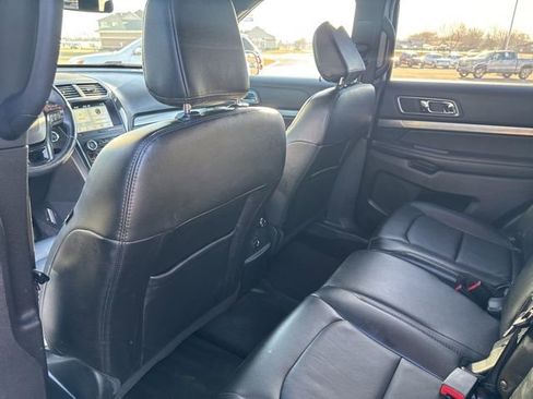 Used 2018 Ford Explorer XLT w/ Equipment Group 202A AWD/4WD image 22