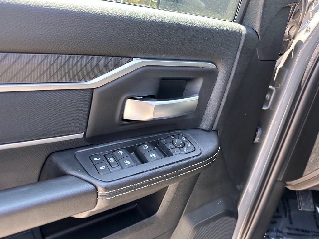 New 2026 RAM 3500 Big Horn AWD/4WD image 17