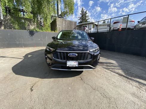 Used 2025 Ford Escape Platinum AWD/4WD image 9