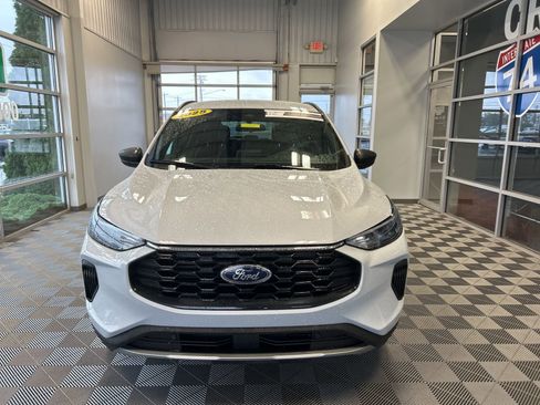 Used 2025 Ford Escape ST-Line image 2