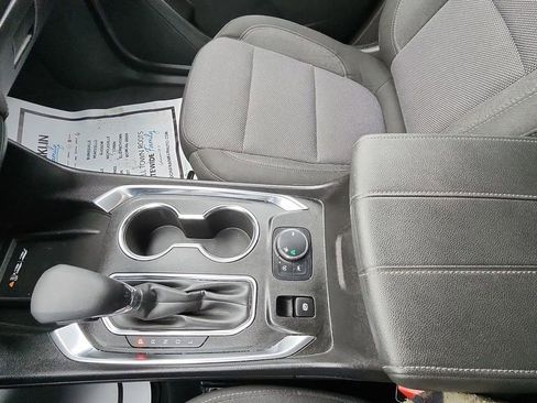 Used 2023 Chevrolet Traverse LT image 25