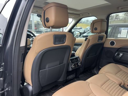 Used 2025 Land Rover Discovery Metropolitan Edition image 34