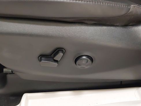 Used 2024 Chrysler Pacifica Touring-L image 37