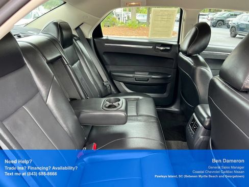 Used 2010 Chrysler 300 Touring RWD image 18