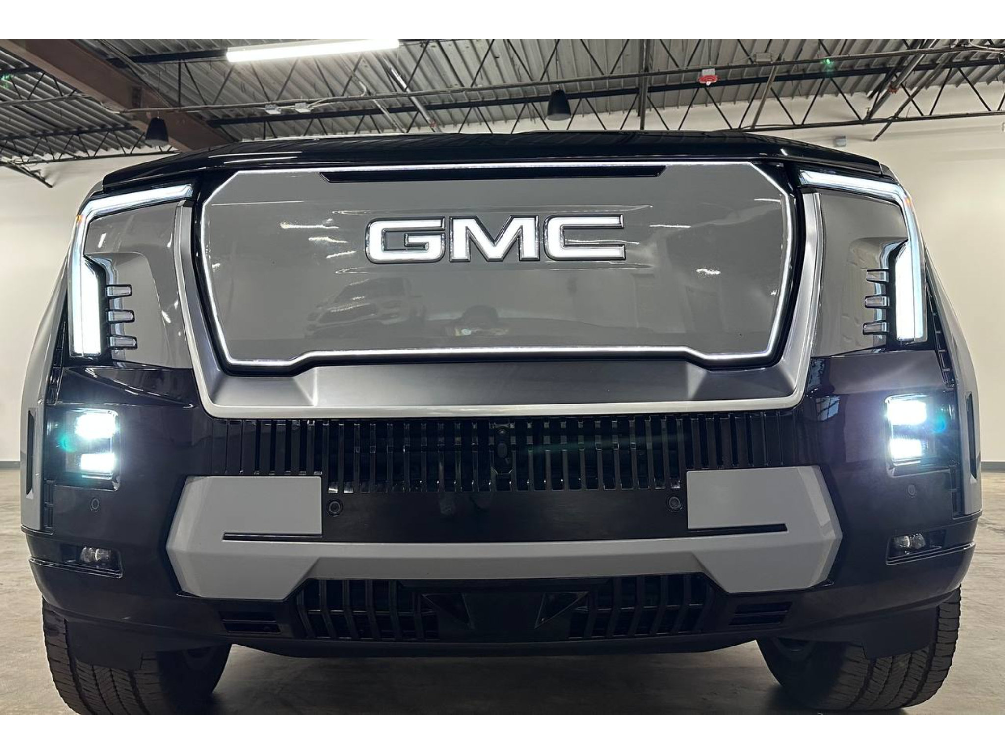 Used 2024 GMC Sierra EV Denali AWD/4WD image 3