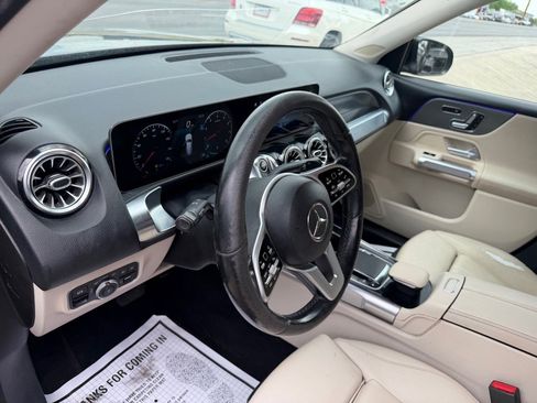 Used 2020 Mercedes-Benz GLB 250 w/ Premium Package image 40