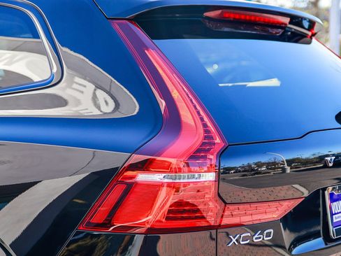 Used 2025 Volvo XC60 B5 Plus image 8