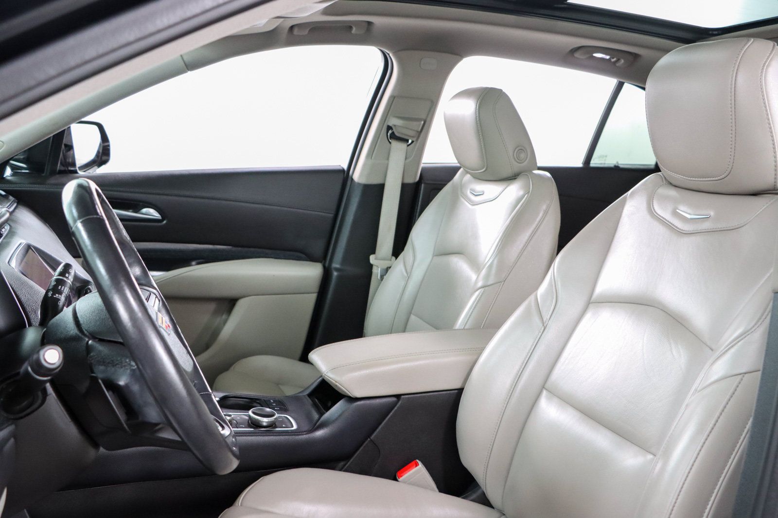 Used 2023 Cadillac XT4 Premium Luxury w/ Cold Weather Package FWD image 24