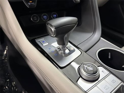 Used 2023 Genesis G70 2.0T image 28