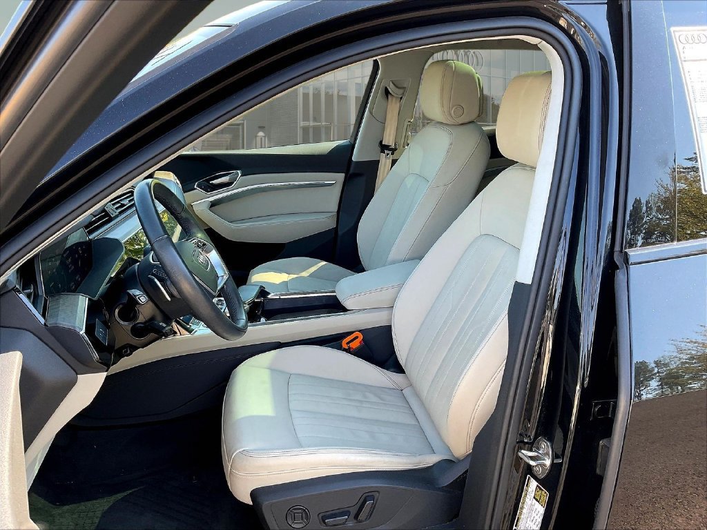 Used 2024 Audi Q8 e-tron Premium AWD/4WD image 22