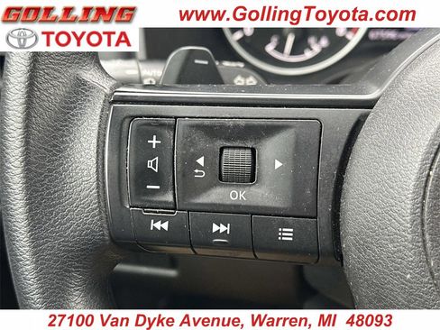 Used 2023 Nissan Rogue S image 22