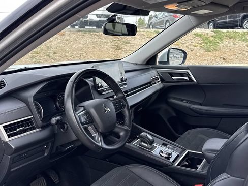 Used 2024 Mitsubishi Outlander SE Black Edition AWD/4WD image 12