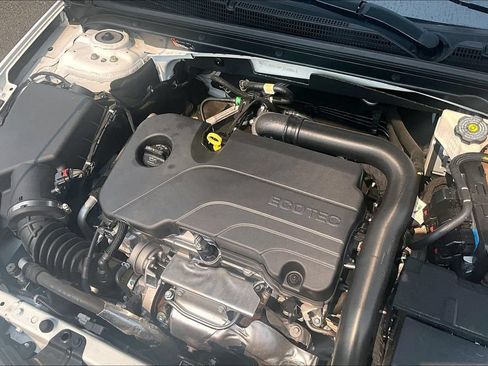 Used 2023 Chevrolet Malibu LT FWD image 30