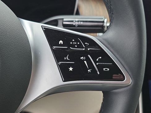 Used 2025 Mercedes-Benz GLC 300 image 18