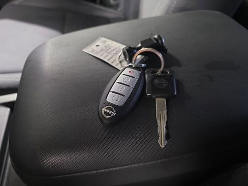 Used 2023 Nissan Frontier SV w/ Technology Package image 30