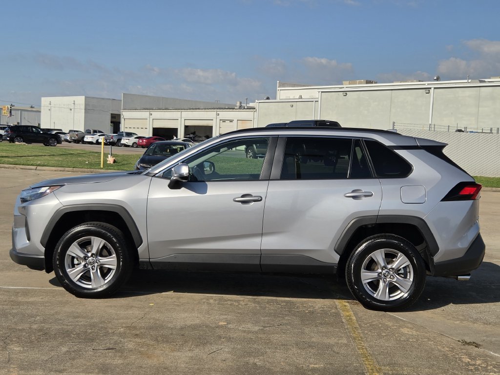 Used 2025 Toyota RAV4 XLE FWD image 6