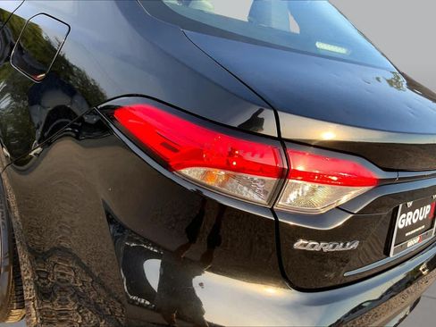 Used 2022 Toyota Corolla LE FWD image 28