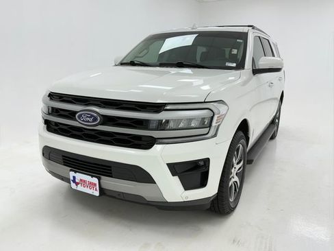 Used 2023 Ford Expedition XLT RWD image 4