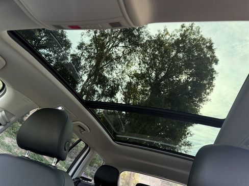 Used 2016 Volkswagen Golf Limited Edition image 21