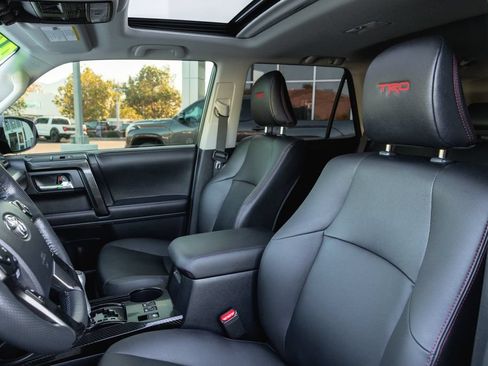 Certified 2024 Toyota 4Runner TRD Off-Road Premium w/ Moonroof Package AWD/4WD image 11
