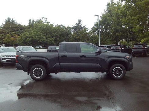 Used 2024 Toyota Tacoma TRD Off-Road w/ TRD Off Road Premium Package AWD/4WD image 6