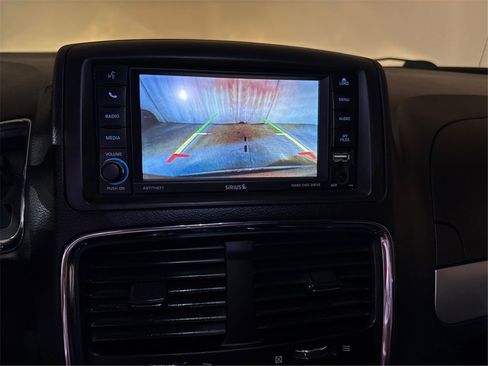 Used 2017 Dodge Grand Caravan GT image 31