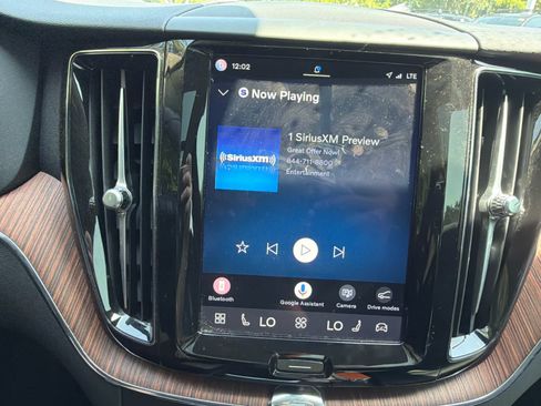 Certified 2024 Volvo XC60 B5 Plus AWD/4WD image 32