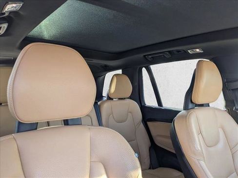Used 2018 Volvo XC90 T6 Momentum w/ Convenience Package image 16