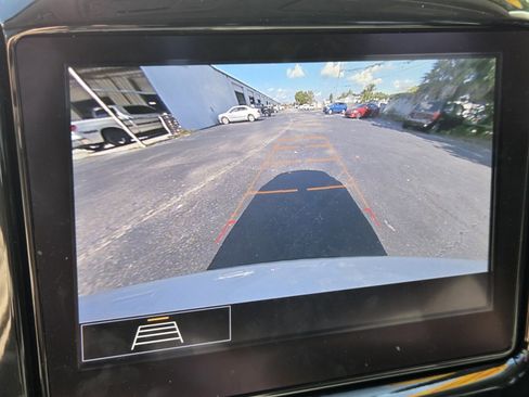 Used 2020 Chevrolet Traverse LT image 19