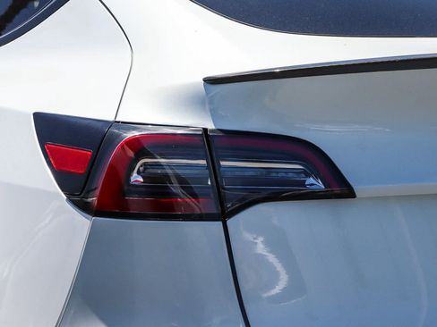 Used 2021 Tesla Model Y Performance AWD/4WD image 7