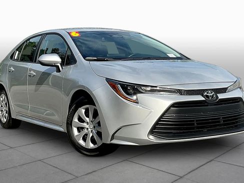 Used 2026 Toyota Corolla LE FWD image 3