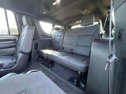 Used 2023 Chevrolet Suburban RST w/ Luxury Package image 33