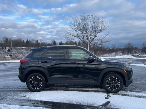 Used 2023 Chevrolet TrailBlazer LT image 3