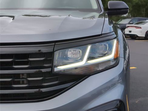 Used 2023 Volkswagen Atlas SEL R-Line AWD/4WD image 12