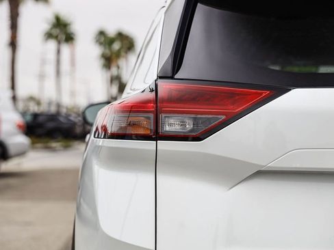 Used 2024 Nissan Rogue SV FWD image 7
