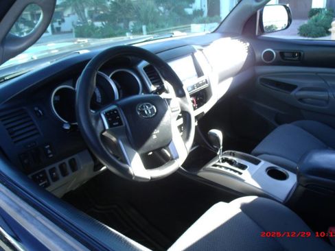 Used 2013 Toyota Tacoma PreRunner image 33