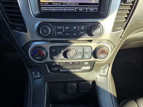 Used 2018 Chevrolet Suburban LT image 25