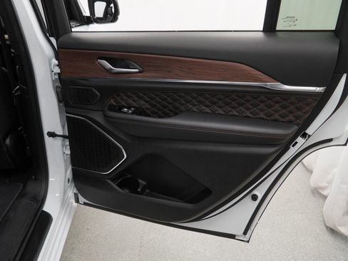 Used 2024 Jeep Grand Cherokee L Summit image 45