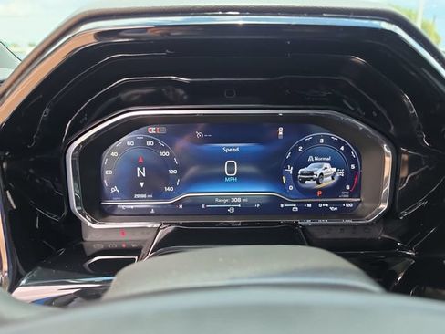 Used 2025 Chevrolet Silverado 1500 LT Trail Boss w/ Convenience Package II AWD/4WD image 19