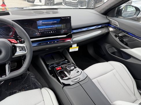 New 2027 BMW M5 Touring AWD/4WD image 17