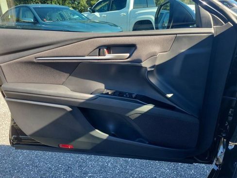 Used 2025 Toyota Camry LE image 35