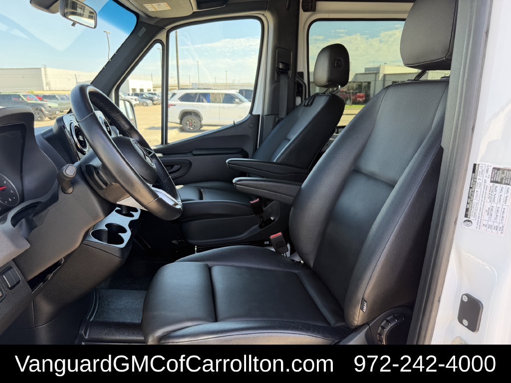 Used 2025 Mercedes-Benz Sprinter 2500 image 24