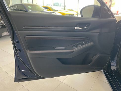 Used 2022 Nissan Altima 2.5 SR image 13