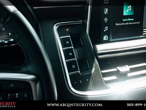 Used 2024 Chevrolet Suburban LT RWD image 33
