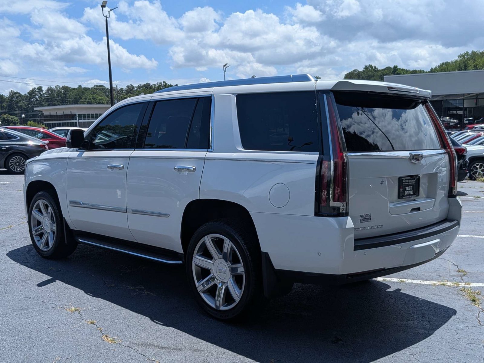 Used 2019 Cadillac Escalade Luxury AWD/4WD image 6
