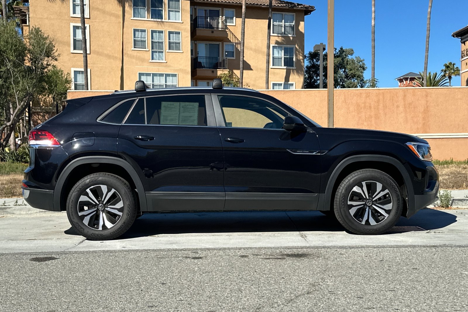 Used 2026 Volkswagen Atlas Cross Sport SE FWD image 3