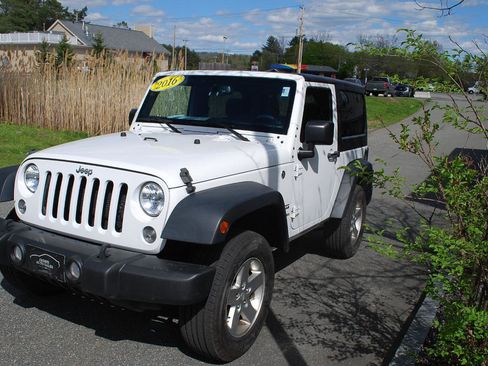 Used 2016 Jeep Wrangler Sport w/ Quick Order Package 24S AWD/4WD image 3