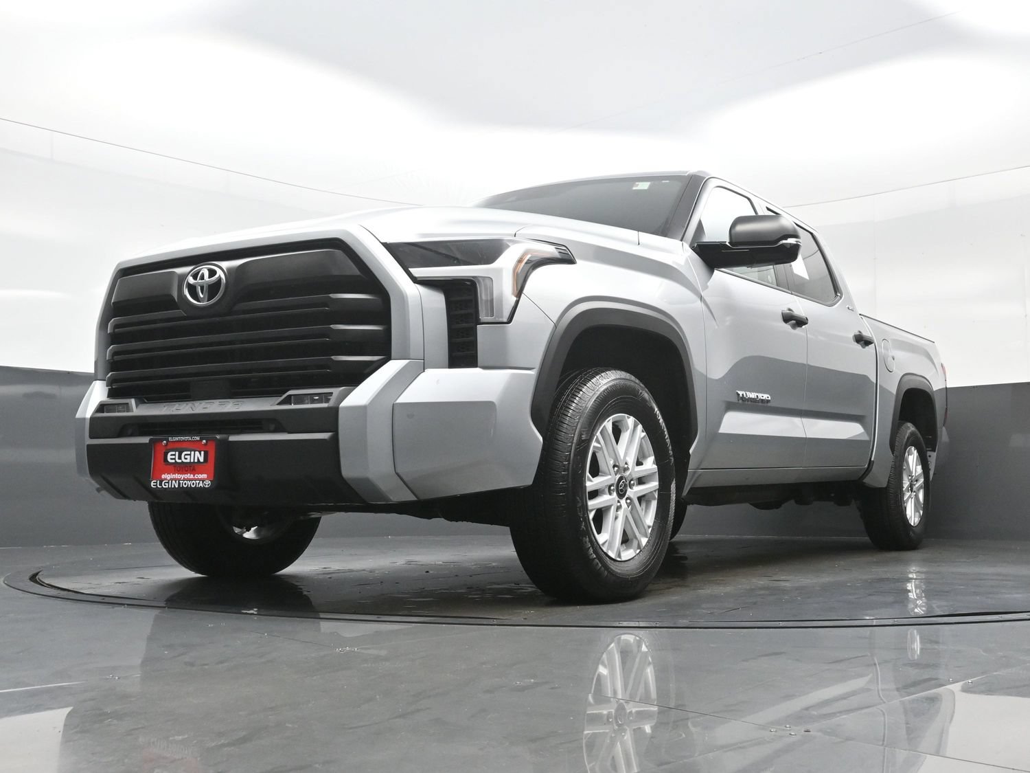 Used 2025 Toyota Tundra SR5 w/ SR5 Convenience Package AWD/4WD image 29
