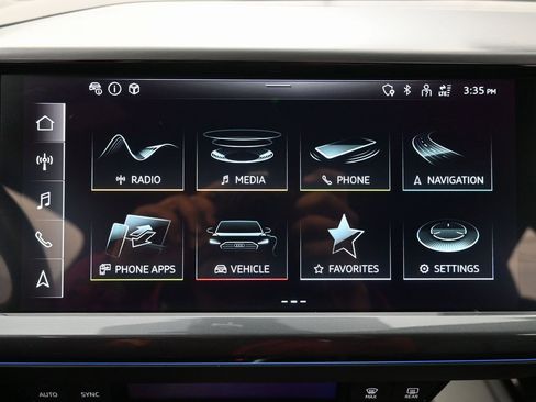 Used 2024 Audi Q4 e-tron Premium Plus w/ Premium Plus image 11